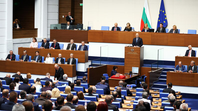 Първи парламентарен контрол за Румен Радев: Премиерът ще отговаря на „Възраждане“