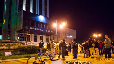 Партиите - с взаимни обвинения кой е отговорен за незаконните строежи във Варна