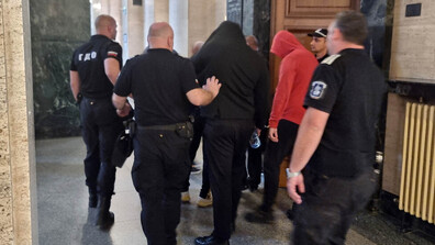 Съдът остави в ареста петима от задържаните при спецакцията в столичния квартал „Дружба”