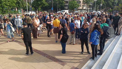 Жители на Варна излязоха на протест с искане за оставката на кмета Благомир Коцев