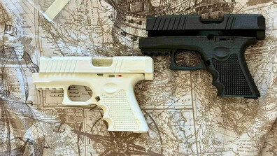 „Ghost guns“: ГДБОП разби схема за производство на 3D принтирани оръжия в Бургас (СНИМКИ)