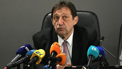 Иван Шишков представя екипа си в МРРБ и съобщава за нередности във ведомството