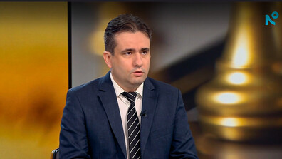 Божидар Божанов обяви, че е по-склонен да вярва на министър Демерджиев за казуса с полетите на Делян Пеевски