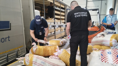 Агенция „Митници“ иззе незаконни стоки за близо 5 млн. евро при международна акция (СНИМКИ)