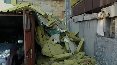 Буря разруши част от наскоро завършено саниране на жилищен блок в Тутракан