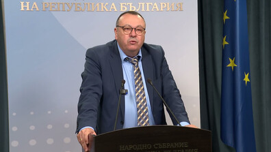 ДПС праща на прокуратурата сигнал за имотното състояние на вътрешния минитър и съпругата му