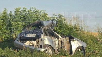 Млад шофьор загина, след като се блъсна в автобус в Плевенско (СНИМКА)