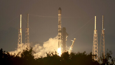 Изоставена горна степен на ракета на SpaceX ще се сблъска с Луната