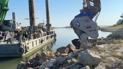 Румъния потапя шлепове със скали в Дунав, за да спаси АЕЦ "Черна вода"
