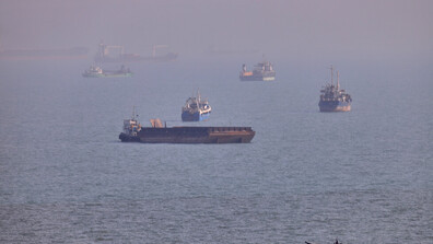 Иран обяви, че е включил в черен списък 45 танкера
