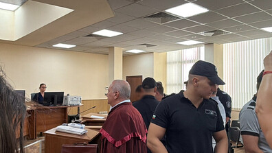 Съдът решава дали да остави в ареста новите трима обвинени за убийството в Пловдив (СНИМКИ)