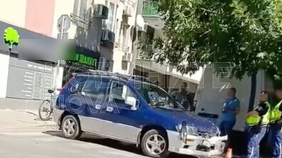Кола се вряза в магазин и рани жена във Варна (СНИМКИ)
