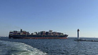 Русия съобщи за удари по два товарни кораба в Черно море