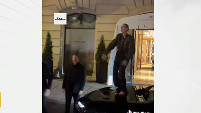 Селин Дион превърна улица в Париж в импровизирана сцена (ВИДЕО)