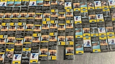 Митничари задържана 37 000 къса контрабандни цигари при проверки на товарен микробус и автобус с пътници