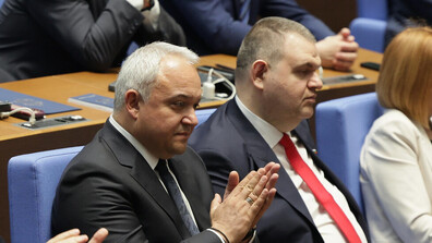 Пеевски поиска две изслушвания на Демерджиев в парламента и го нарече „безопасен хартиен тигър“