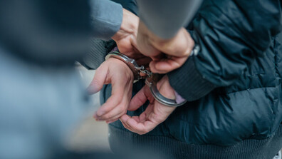 Задържаха двама братя за грабеж и побой над жена в „Люлин“