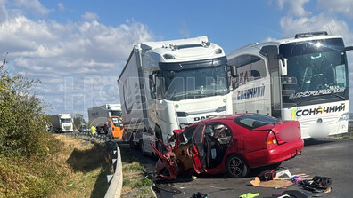 Двама загинаха при тежка катастрофа в Старозагорско, трафикът през Хаинбоаз е ограничен (СНИМКИ)