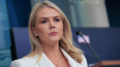 Бившата говорителка на Тръмп Карълайн Левит се присъединява към Fox News като телевизионен коментатор (СНИМКИ)