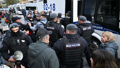 Близо 60 души бяха задържани на протест в Москва