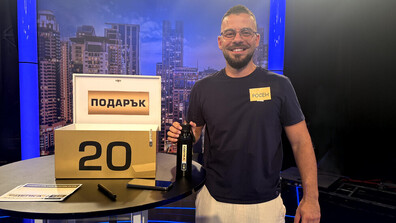 Подарък в ръцете на участника в "Сделка или не"