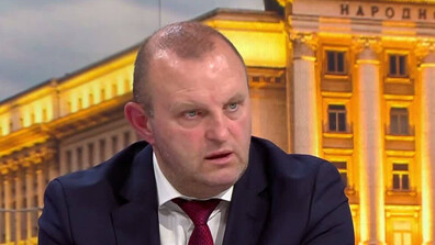 Трябва да бъде разработен механизъм, чрез който да се достигне до мирно уреждане на войната, смята депутат от „Прогресивна България”