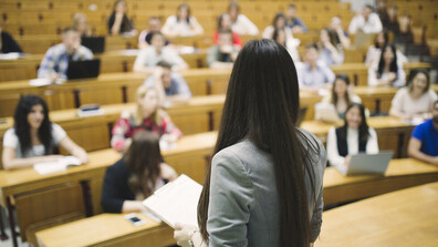 Преподаватели в Албания спират работа