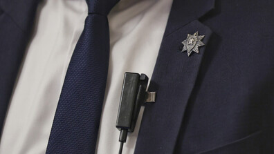 НСО назначи проверки след клип, на който охранители нападат журналистка