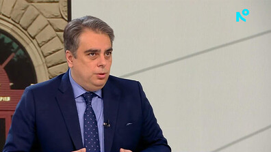 Асен Василев донесе кошница с надпис „Грижа“ в „Здравей, България“ и отправи остри критики към кабинета