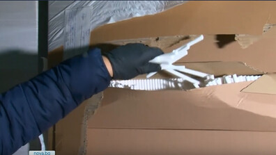 Нелегалната фабрика в Карнобат произвеждала високотехнологични цигари за България и Европа