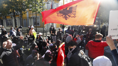 Нови сблъсъци на антиправителствен протест в Албания (СНИМКА)