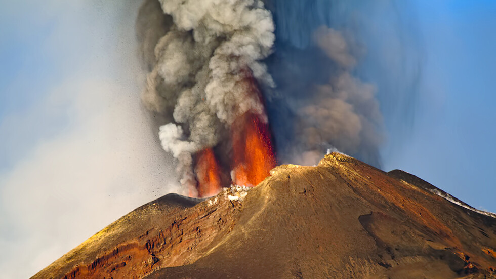 Затвориха 2 летища заради поредното изригване на вулкана Етна  (ВИДЕО+СНИМКИ) - NOVA
