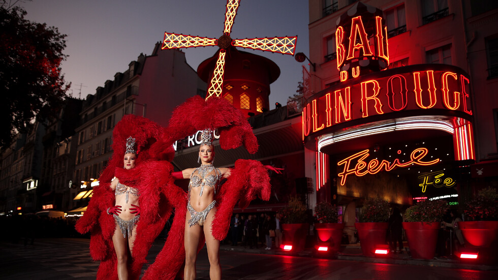Най-известното кабаре в Париж се слави с прекрасните си танцьорки.