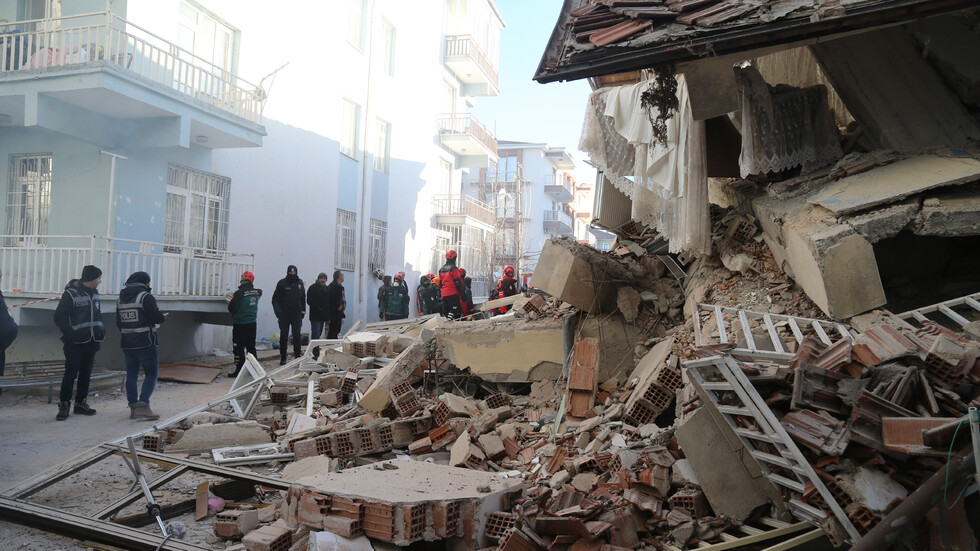 Резултат с изображение за „снимки земетресение в турция“"