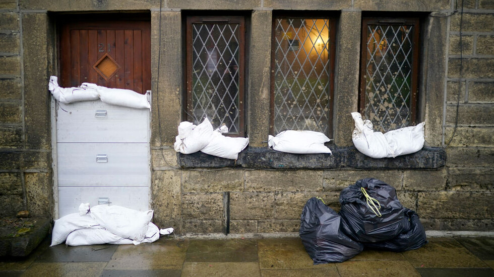 Във Великобритания се подготвят в очакване на бурята "Денис". Снимка: Getty Images