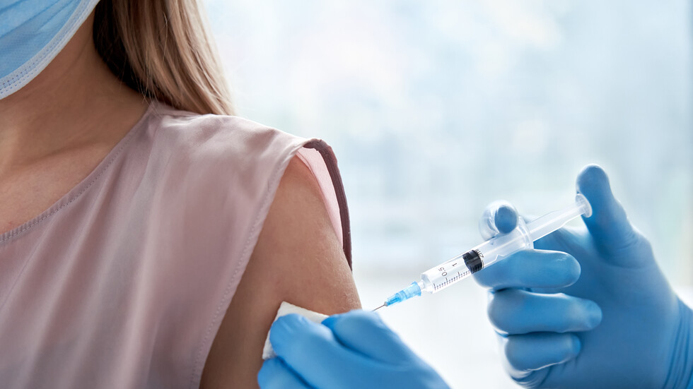 Удължават работното време на някои пунктове за ваксинация - Здравеопазване  - България - Новините на NOVA - NOVA