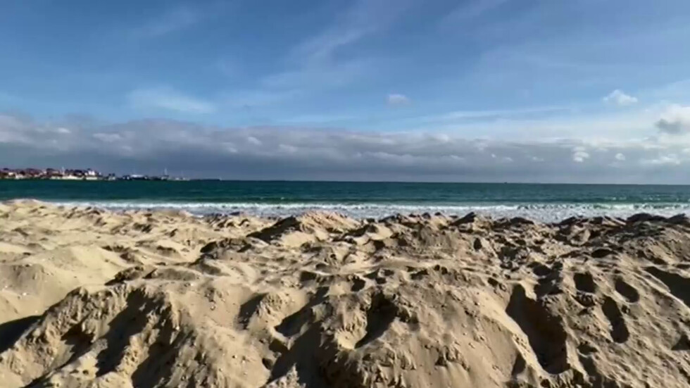 Проверяват незаконно изграждане на пясъчна дига на плаж „Несебър - юг“ (видео)