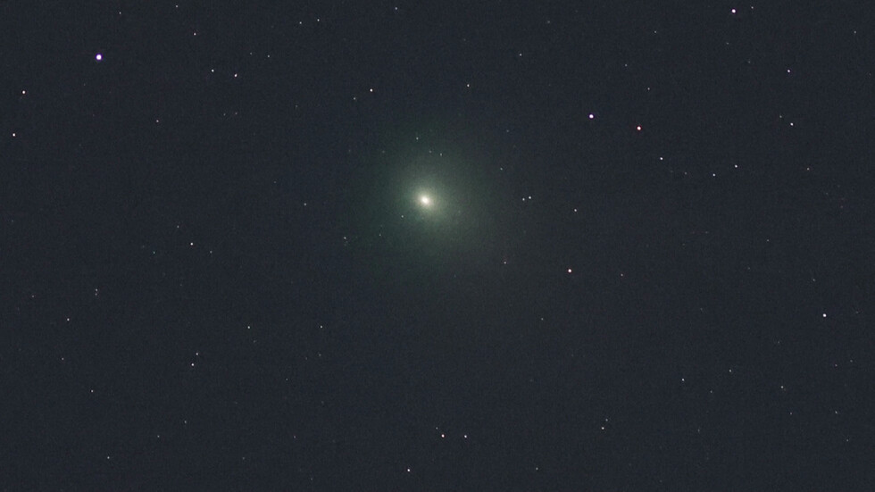 Астрономи наблюдаваха зелената комета от обсерватория в Гърция (ВИДЕО)
