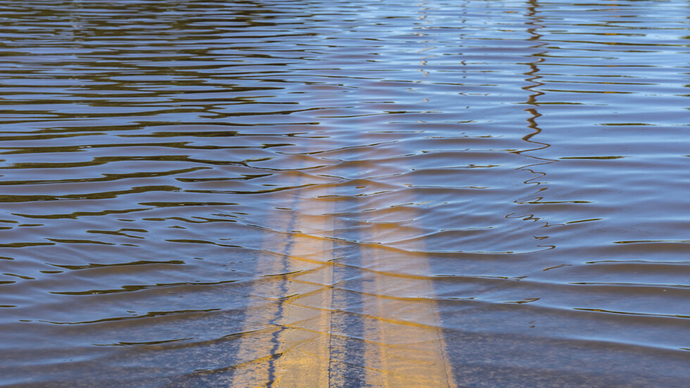 Highway Pipeline Burst Causes Damage to Varna’s Central Boulevard