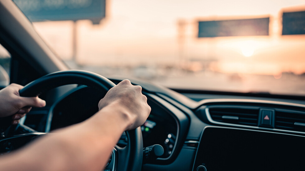 Με τα δύο χέρια στο τιμόνι: τι να προσέχετε όταν οδηγείτε στην Ελλάδα – Κοινωνία – Le Monde – Wake Up