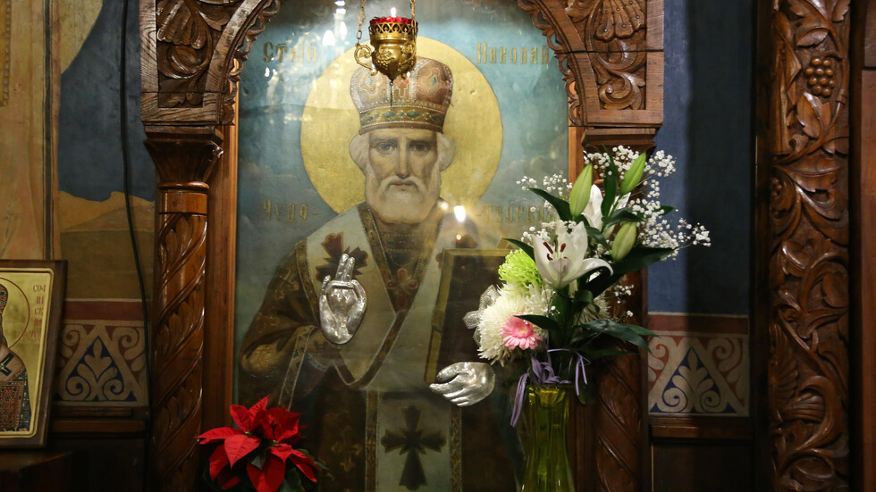 Чудотворната икона на Св. Никола в едноименната църква в София. Снимка: БГНЕС