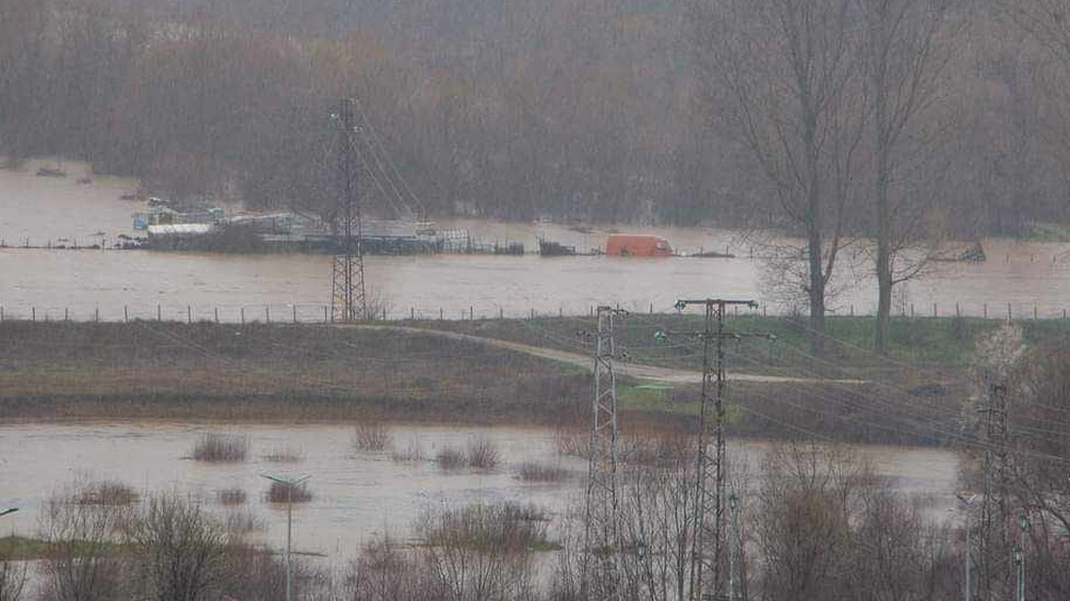 La grêle est tombée dans plusieurs endroits du pays et de fortes pluies ont provoqué des inondations à Kromovgrad (vidéo + photos) – Météo – Bulgarie – NOVA News