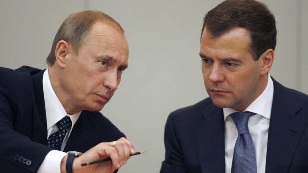 Владимир Путин и Дмитрий Медведев( вдясно). Снимка: АП/ Mikhail Metzel, Pool