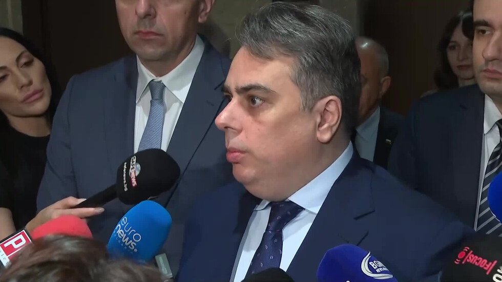 Асен Василев: Важно е, че управляващите чуха гласа на народа, след като не чуха експертите и бизнеса