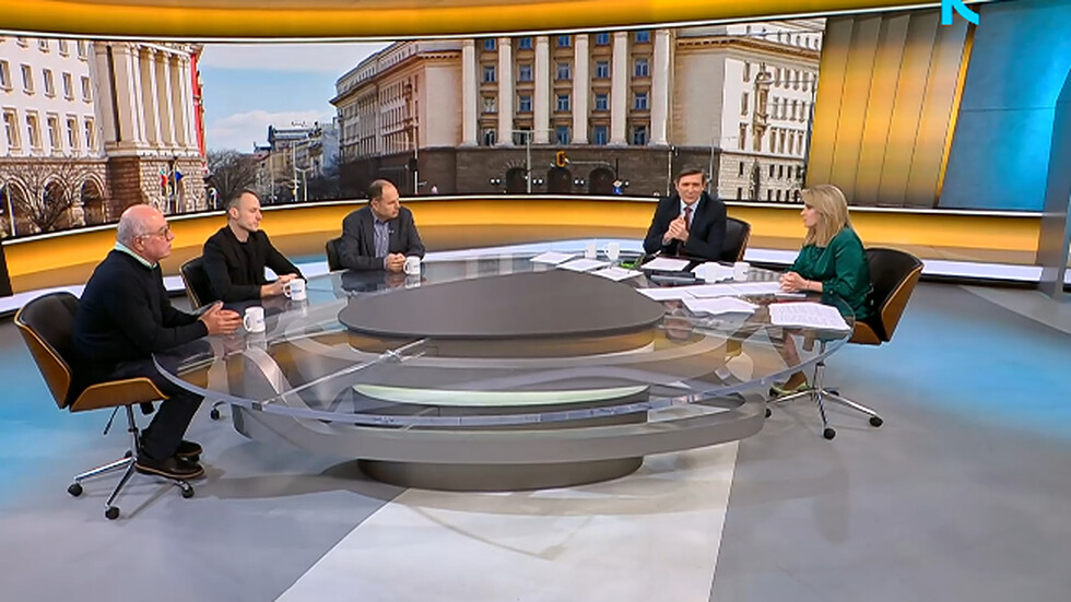 Служебният кабинет: Временна администрация или чернова за бъдеща коалиция?