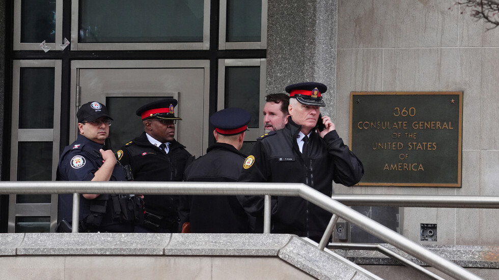 Неизвестни стреляха по американското консулство в Торонто (СНИМКИ)