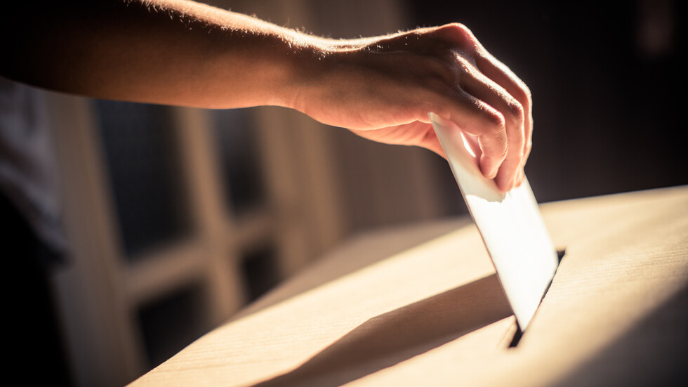 Нови имена и връщане на стари лица: Политическите формации финализират листите за изборите