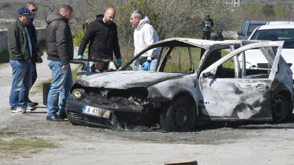 Млада жена изгоря в колата си край Поморие (СНИМКИ)