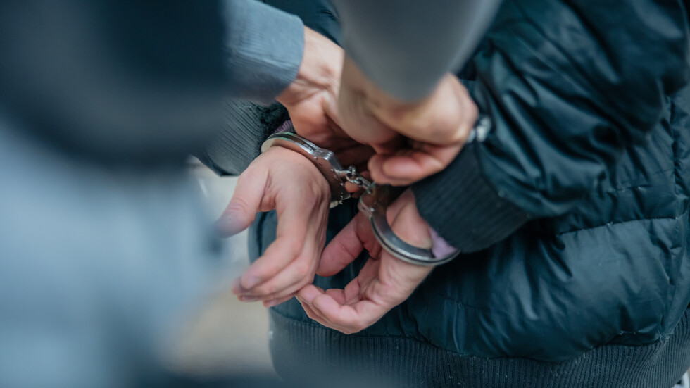СДВР задържа мъж, укрил голямо количество дрога в радио на автомобил
