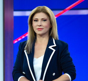 Юлия Манолова